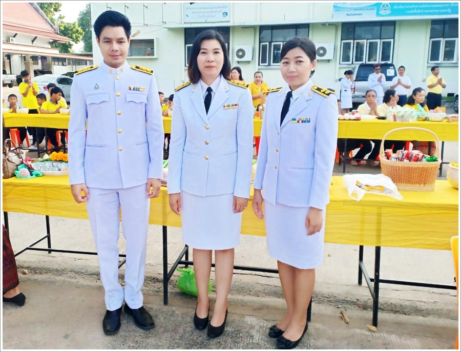 ﻿สำนักงานบังคับคดีกลุ่มจังหวัดที่ 3 (Sandbox) ร่วมพิธีทำบุญตักบาตร เนื่องในวันคล้ายวันสวรรคต พระบาทสมเด็จพระบรมชนกาธิเบศร มหาภูมิพลอดุลยเดชมหาราช บรมนาถบพิตร